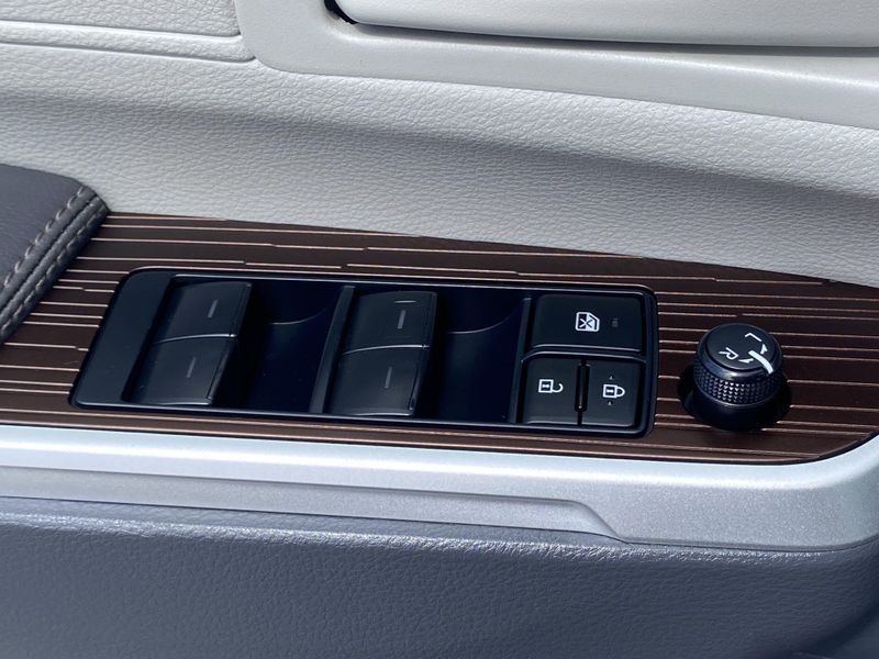 2024 Toyota Sienna LEImage 21