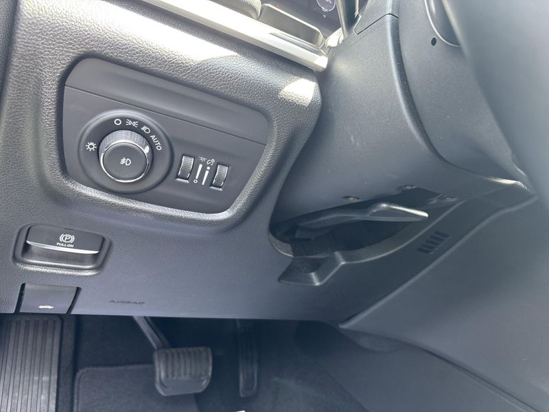 Used 2022 Jeep Grand Cherokee L LimitedImage 16