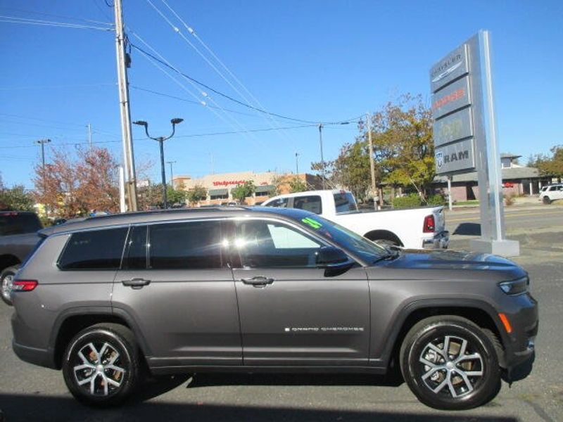 Used 2024 Jeep Grand Cherokee L LimitedImage 5