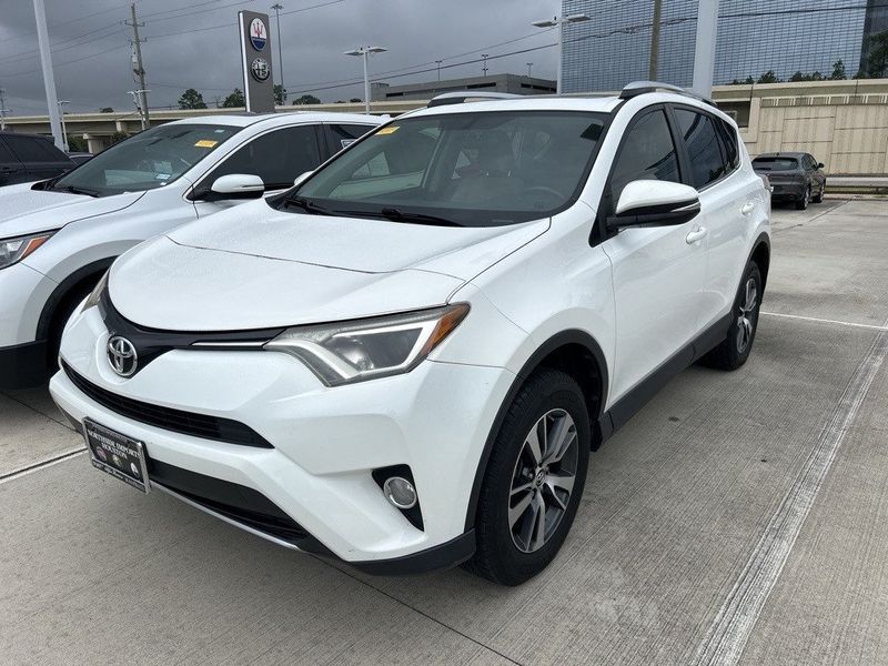 2016 Toyota RAV4 XLEImage 2