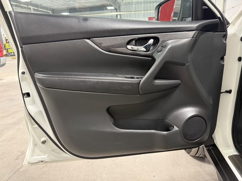 Used 2018 Nissan Rogue SVImage 23