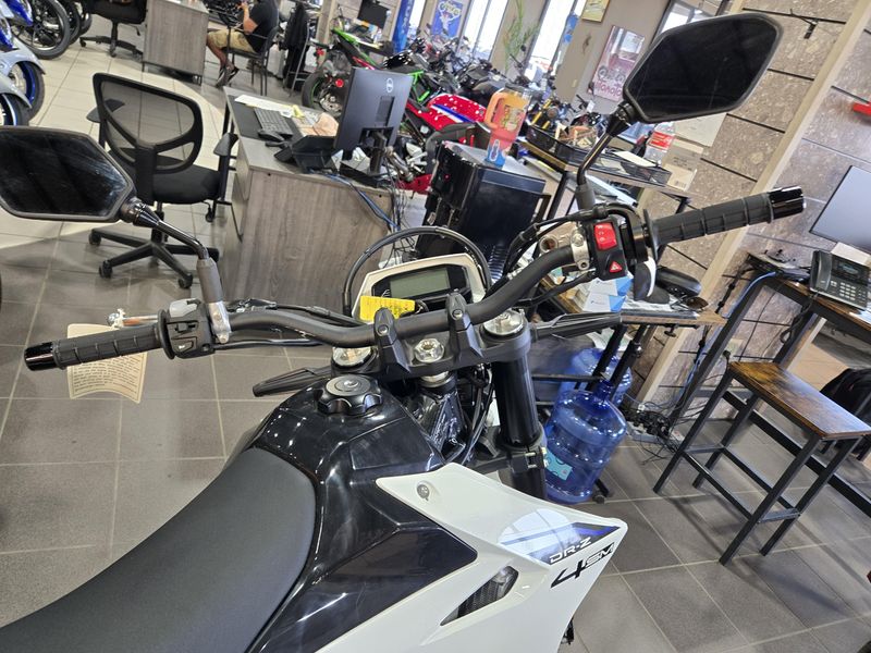 New 2025 Suzuki DRZ4SM SOLID SPECIAL WHITE NO 2 Image 11