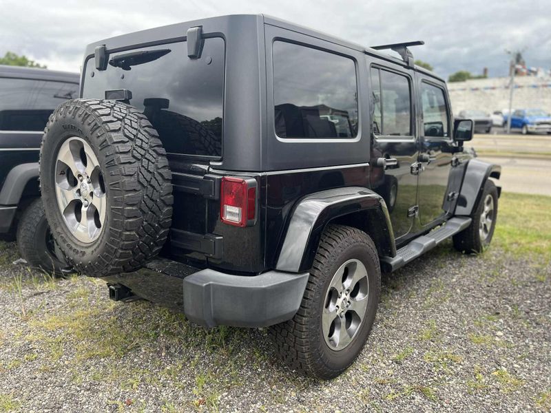 Used 2016 Jeep Wrangler Unlimited Image 18