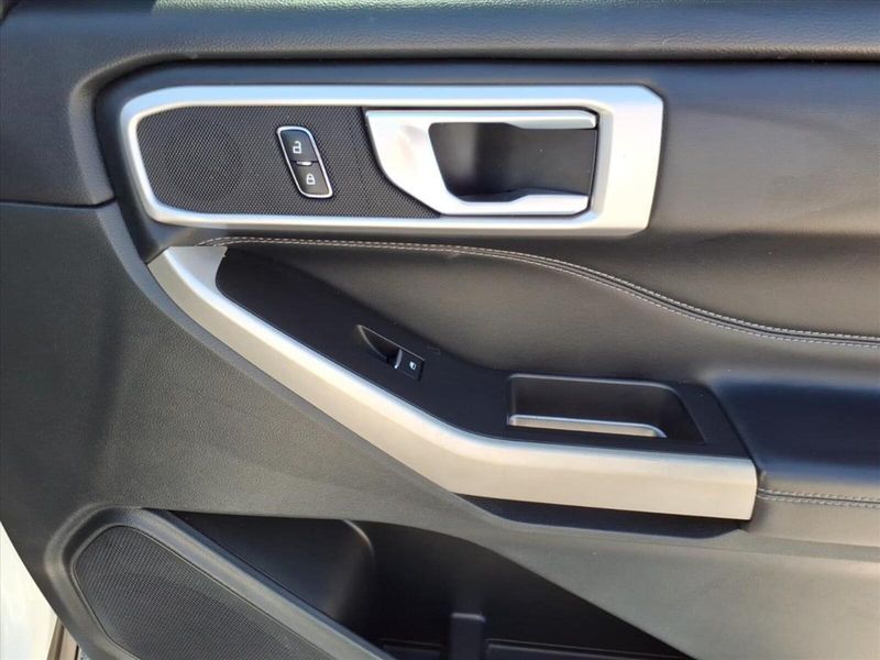 2022 Ford Explorer XLT photo 4
