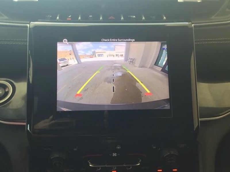 Used 2023 Jeep Grand Cherokee L AltitudeImage 11