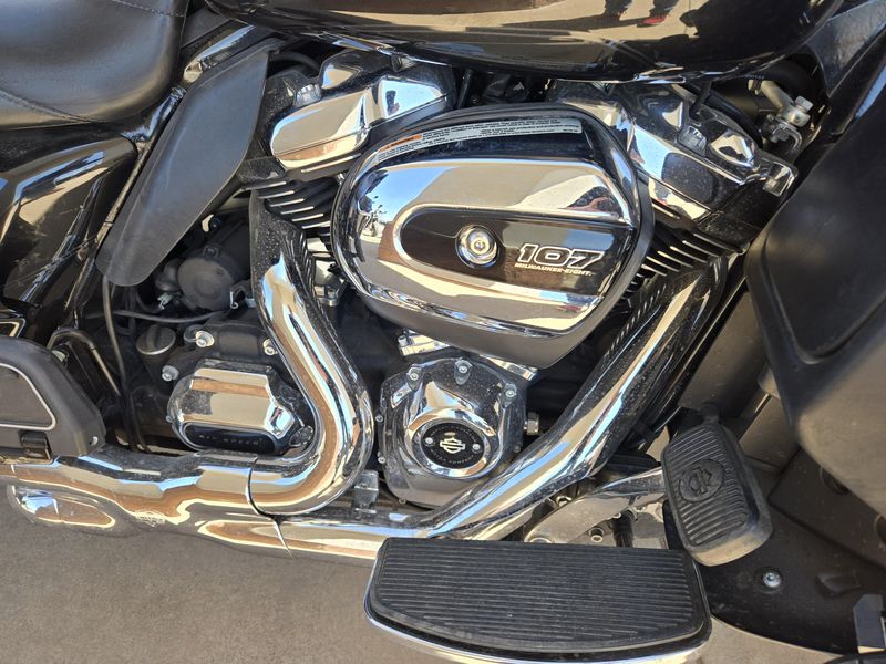 USED 2018 HARLEY ELECTRA GLIDE ULTRA CLASSIC Image 9