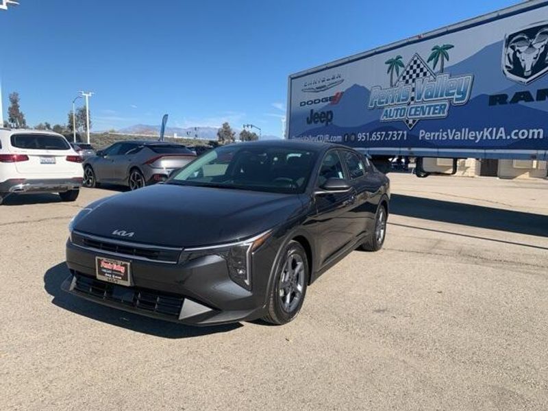 Used 2025 Kia K4 LXSImage 1
