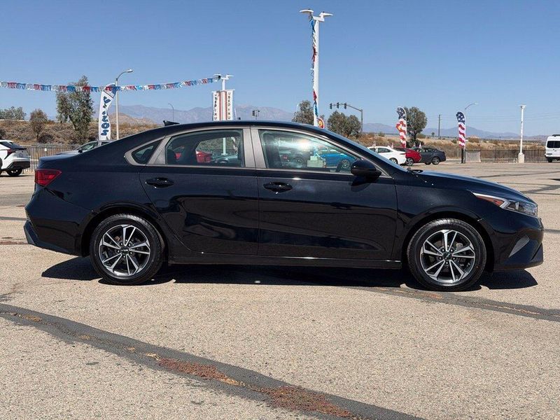 Used 2023 Kia Forte LXSImage 8