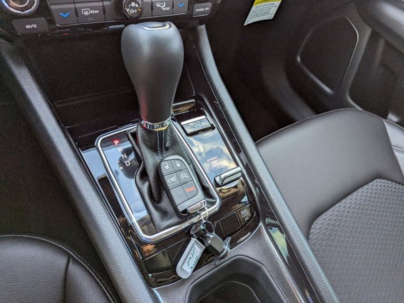 2022 Jeep Compass Latitude 4x4 in a Laser Blue Pearl Coat exterior color and Blackinterior. Johnson Dodge 601-693-6343 pixelmotiondemo.com 