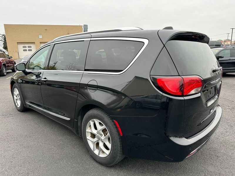 2020 Chrysler Pacifica LimitedImage 16