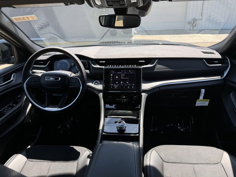 2024 Jeep Grand Cherokee L Altitude XImage 20