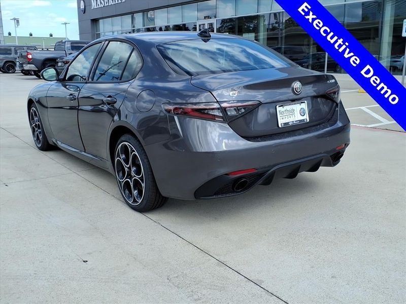 New 2025 Alfa Romeo Giulia AwdImage 9