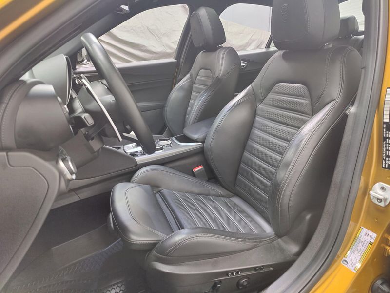 2022 Alfa Romeo Giulia Veloce Premium AWD w/Activ AsstImage 17