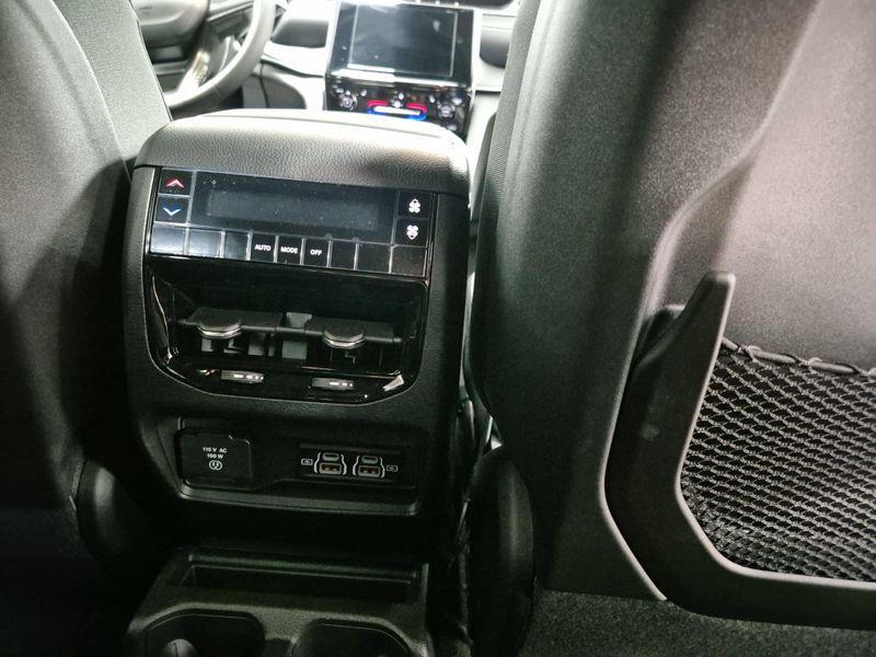 New 2025 Jeep Grand Cherokee L Altitude X 4x4Image 9