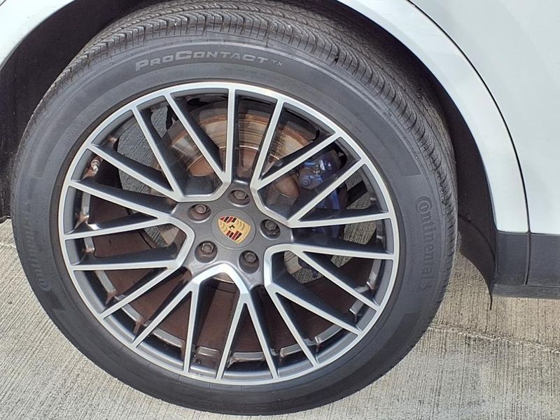 2022 Porsche Cayenne Coupe BaseImage 12