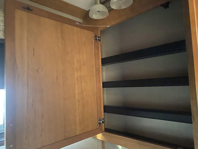 Used 2016 HOLIDAY RAMBLER VACATIONER 34ST MOTOR HOME Image 32