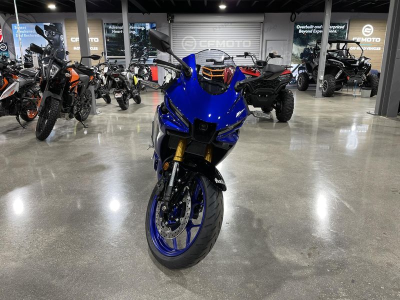 2025 Yamaha YZF-R3 ABS Image 2