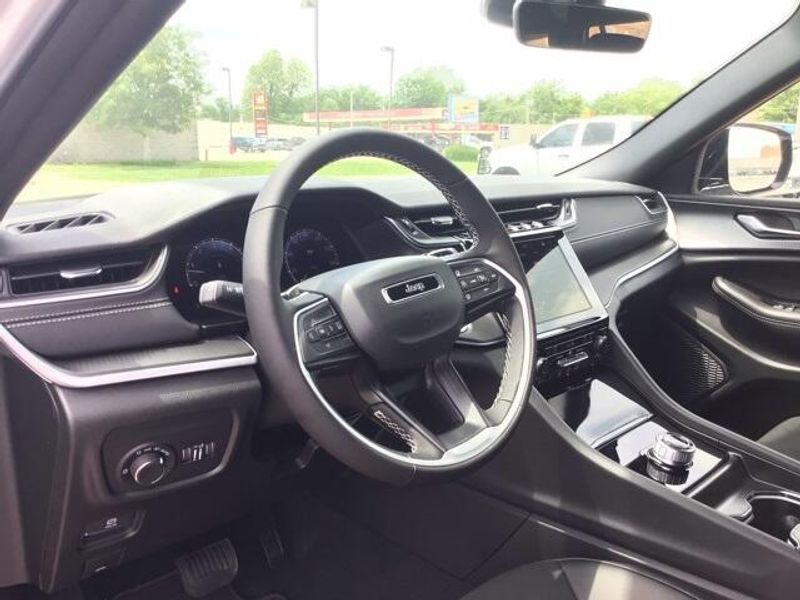 2025 Jeep Grand Cherokee L Altitude 4x2Image 11