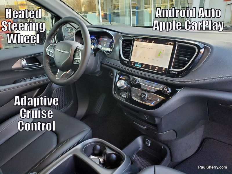 New 2026 Chrysler Pacifica Select