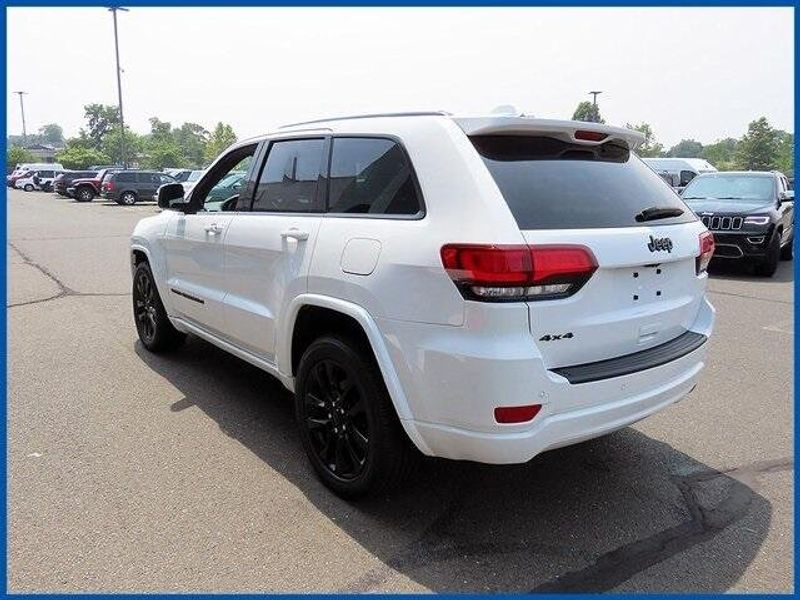 Used 2022 Jeep Grand Cherokee WK Laredo XImage 5