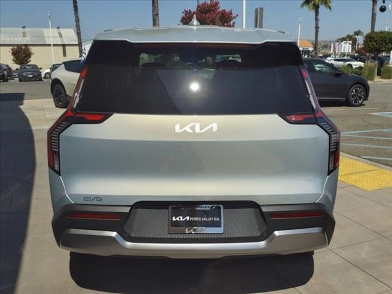 2024 Kia EV9 LightImage 5