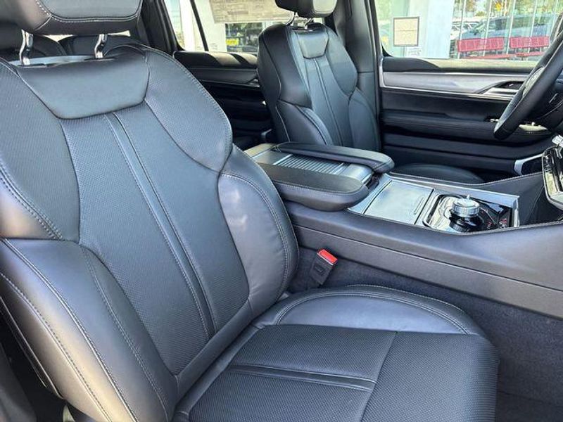 2026 Jeep Grand Wagoneer 4x4Image 11