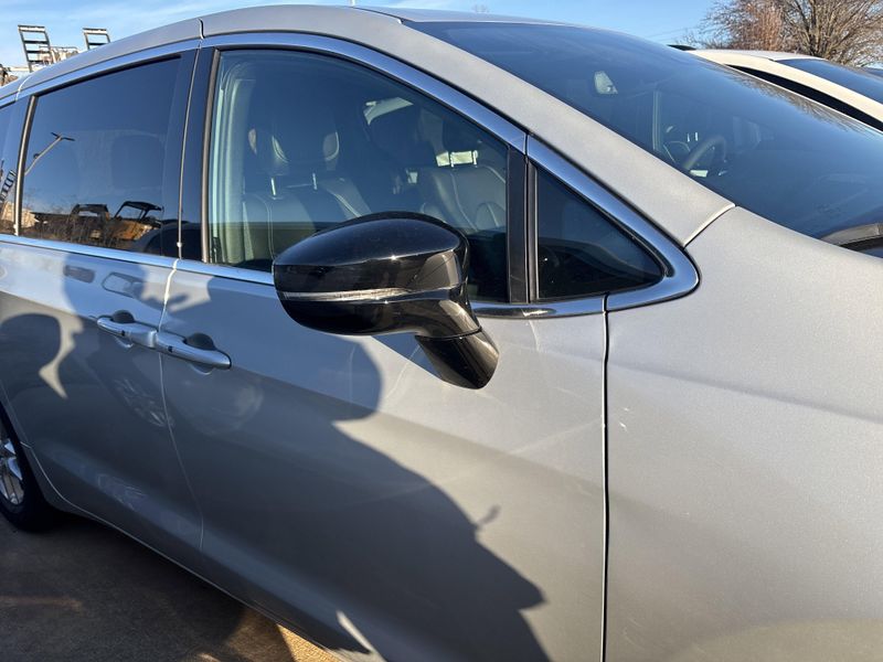 New 2026 Chrysler Pacifica SelectImage 4