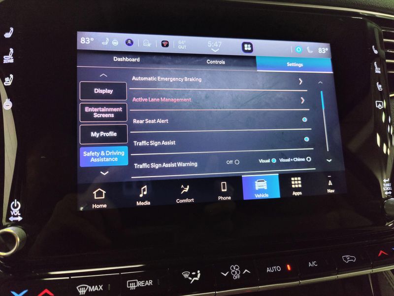 2024 Jeep Wagoneer Series III Premium 4x4 w/Conv/RSEImage 29