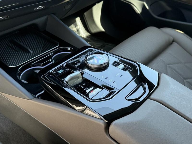 2024 BMW i5 M60Image 28