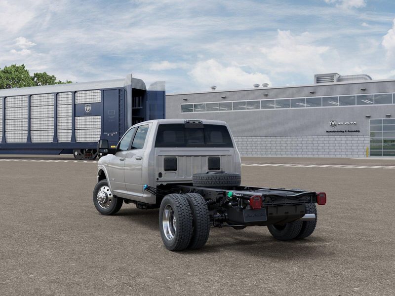 New 2026 RAM 4500 Big Horn Chassis Crew Cab 4x4 60
