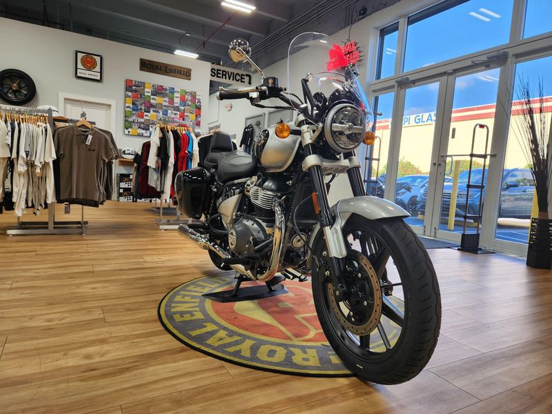 2024 Royal Enfield SUPER METEOR  in a INTERSTELLAR GREY exterior color. Royal Enfield Motorcycles of Miami (786) 845-0052 remotorcyclesofmiami.com 