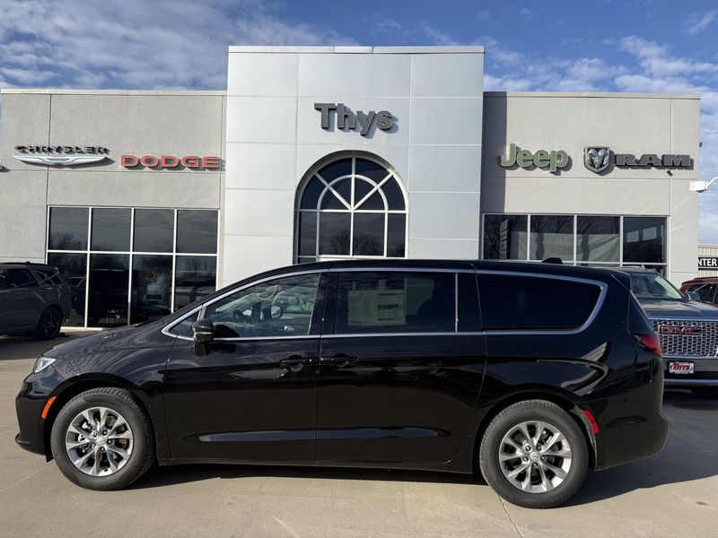 New 2026 Chrysler Pacifica LimitedImage 42