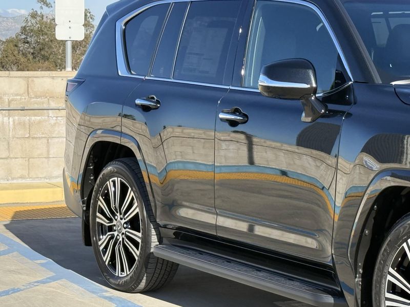 New 2026 Lexus LX 700h LuxuryImage 5