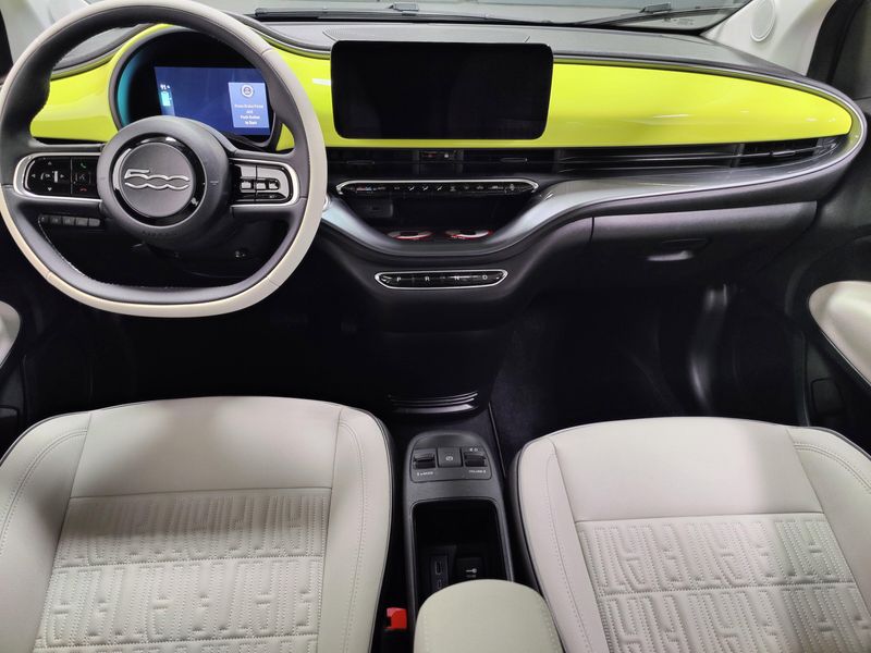 New 2025 Fiat 500e IconaImage 12