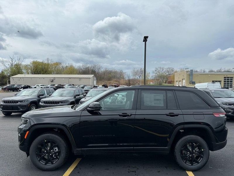2025 Jeep Grand Cherokee Altitude X 4x4Image 4