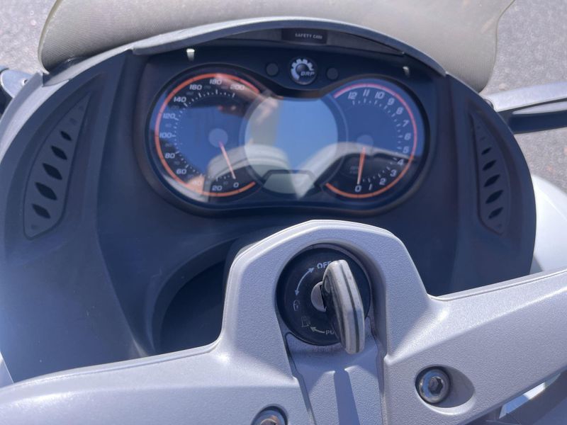 Used 2014 Can-Am RD SPYDER RS 991 SE5 WP 14 CALI Image 18