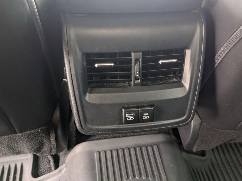 2022 Toyota Avalon Hybrid XLE in a Ice Edge exterior color and Blackinterior. Johnson Dodge 601-693-6343 pixelmotiondemo.com 