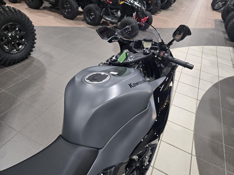 New 2025 Kawasaki NINJA ZX  6R ABS Image 19