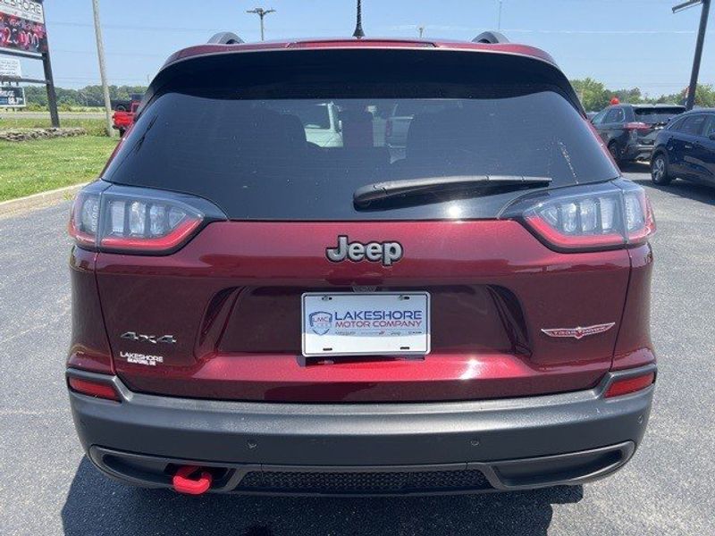 2019 Jeep Cherokee Trailhawk in a Velvet Red Pearl Coat exterior color and Blackinterior. Lakeshore CDJR Seaford 302-213-6058 lakeshorecdjr.com 
