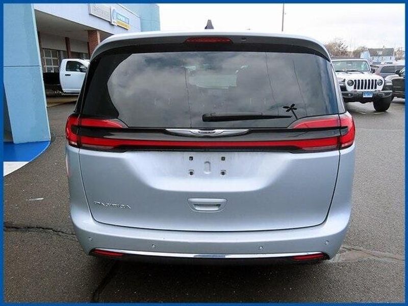 2023 Chrysler Pacifica Touring LImage 6