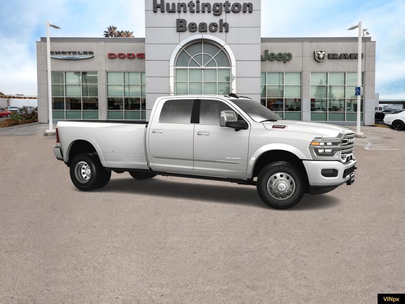 2025 RAM 3500 Longhorn Crew Cab 4x4 DuallyImage 10