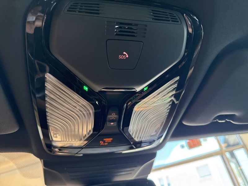 2025 BMW X5 xDrive40i M PACKAGE