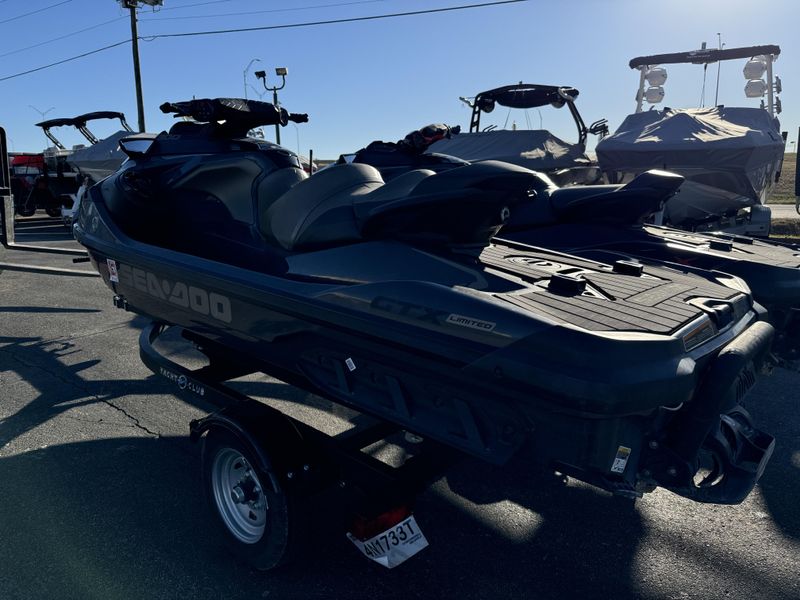 2022 SEADOO GTX LIMITED 300 BLACK Image 7