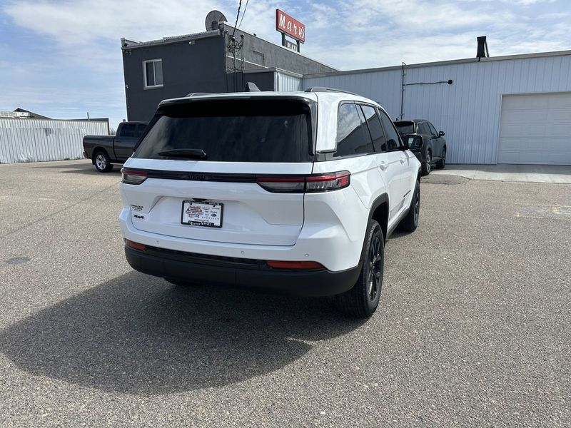 2024 Jeep Grand Cherokee Altitude X 4x4Image 10