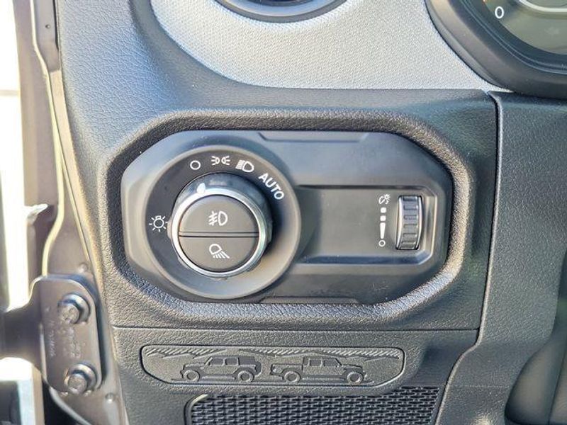 New 2026 Jeep Gladiator Sport S 4x4