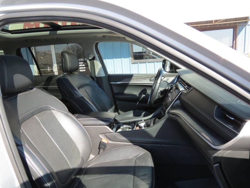 2022 Jeep Grand Cherokee L Limited 4x4 4dr SUVImage 34