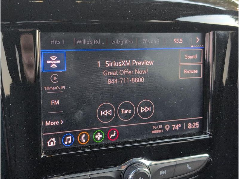 Used 2023 Chevrolet Traverse LT ClothImage 12