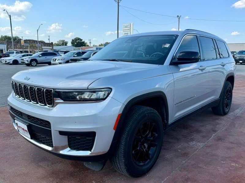 Used 2023 Jeep Grand Cherokee L LaredoImage 1