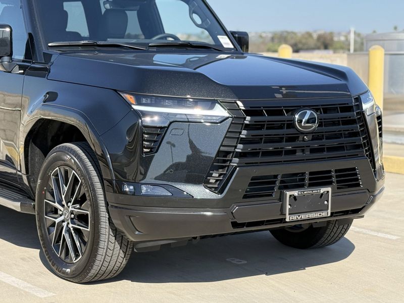 2025 Lexus GX Image 3