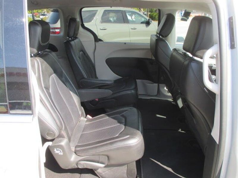 2023 Chrysler Pacifica Touring LImage 28